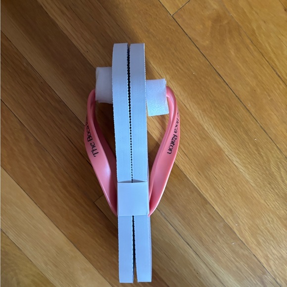 BRAND NEW FLIP FLOPS - Picture 2 of 3